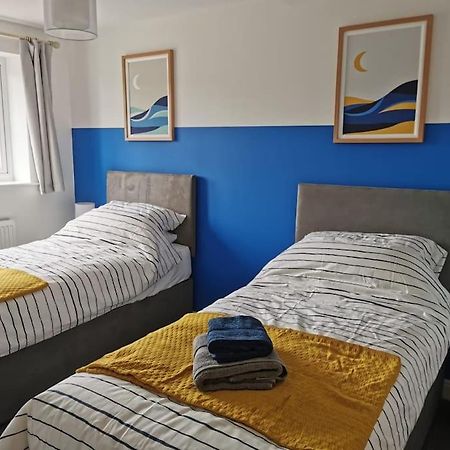 Modern Roomy 3 Bedroom Home برشور المظهر الخارجي الصورة